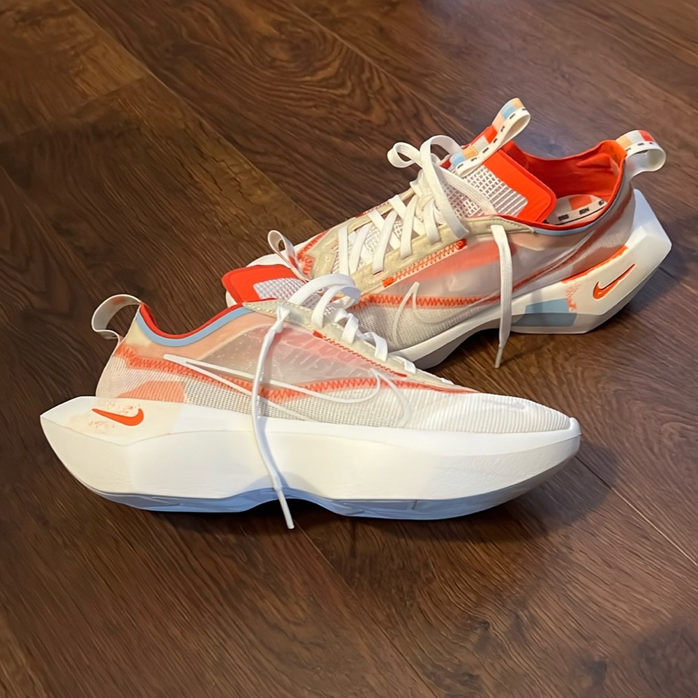 NIKE VISTA LITE SE Athletic Shoes White Orange  Size 8.5